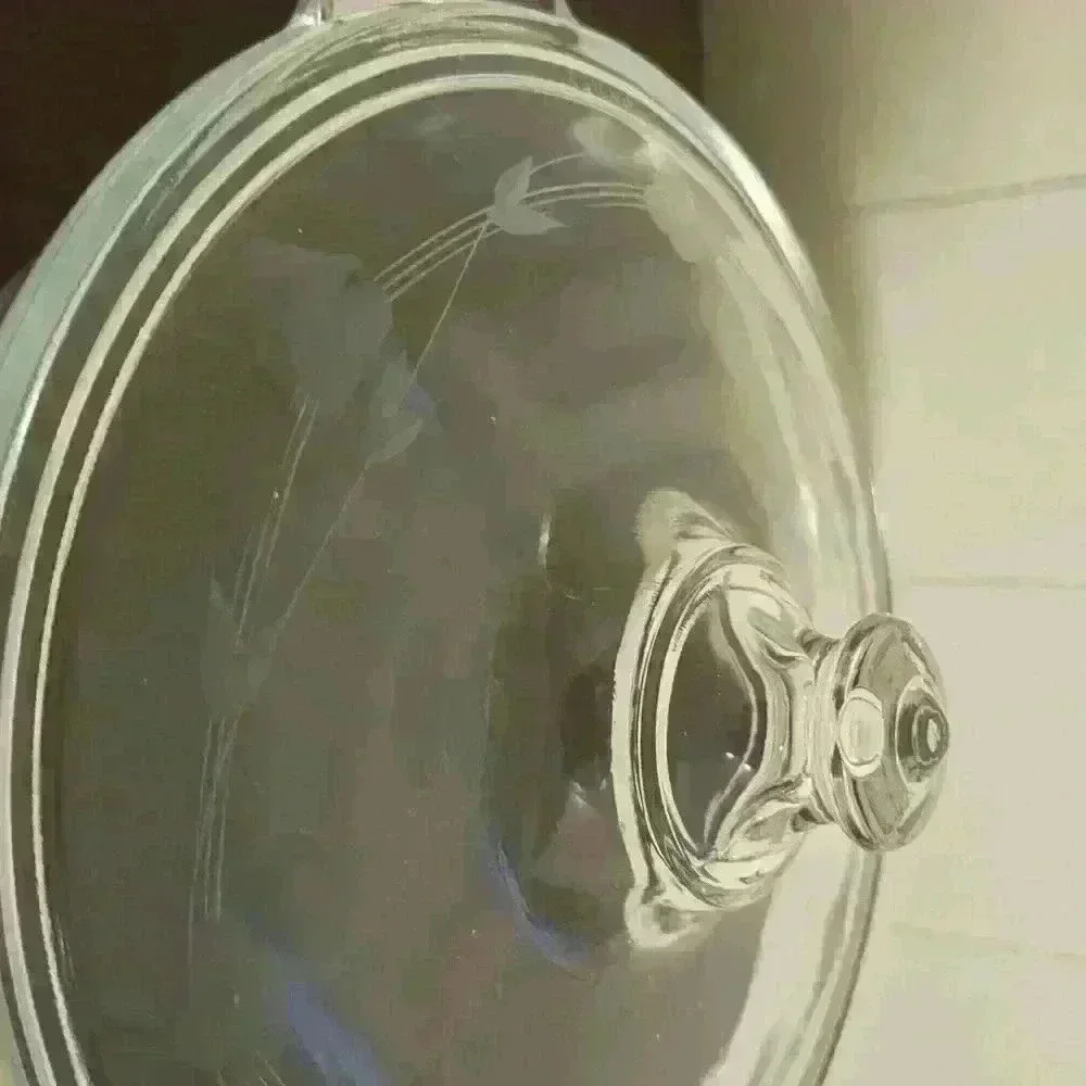 Vintage PYREX - Clear glass  with flowers etched on lid 023-623-B Base - Picture 3 of 7